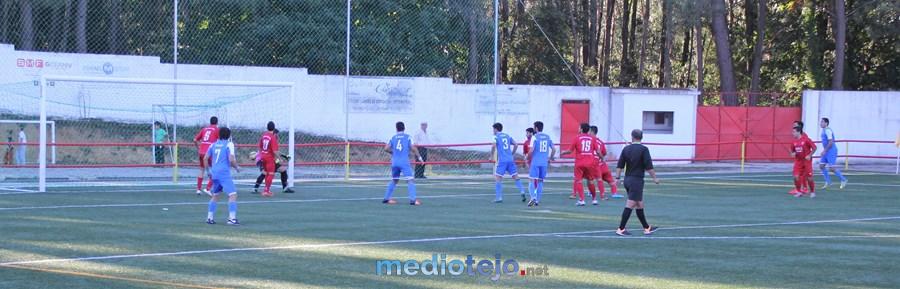 a-bola-ja-passou-por-joel-e-vai-ser-o-primeiro-golo-da-abrantina